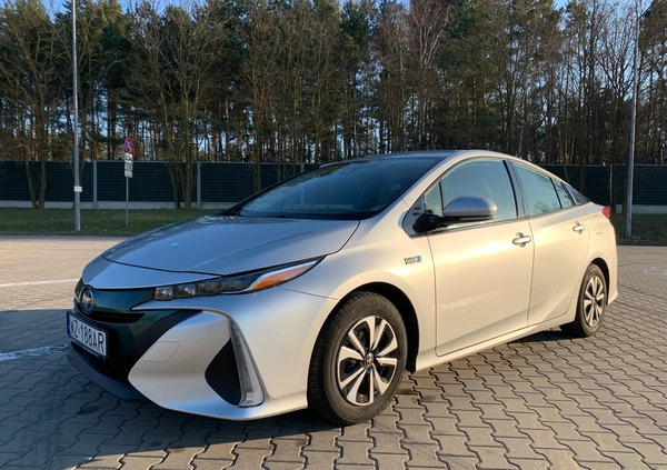 Toyota Prius cena 79000 przebieg: 79000, rok produkcji 2018 z Łomianki małe 667